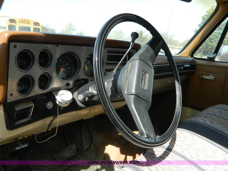 image for item H2477 1988 GMC Suburban 2500 SUV