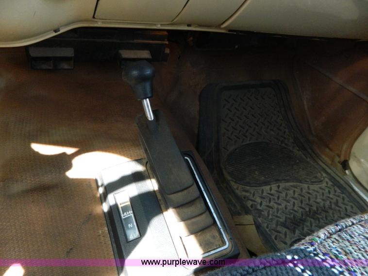 image for item H2477 1988 GMC Suburban 2500 SUV