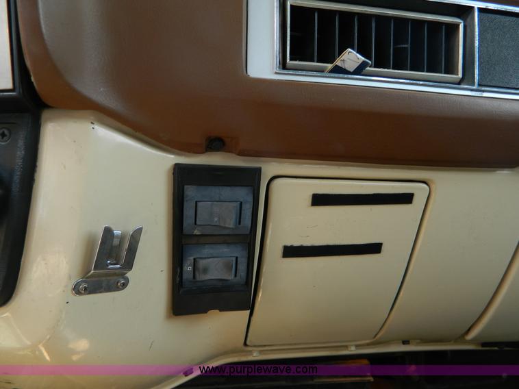 image for item H2477 1988 GMC Suburban 2500 SUV