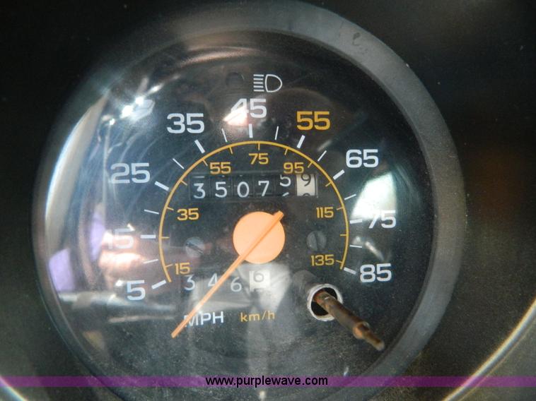 image for item H2477 1988 GMC Suburban 2500 SUV