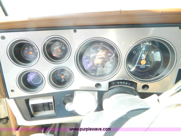 image for item H2477 1988 GMC Suburban 2500 SUV