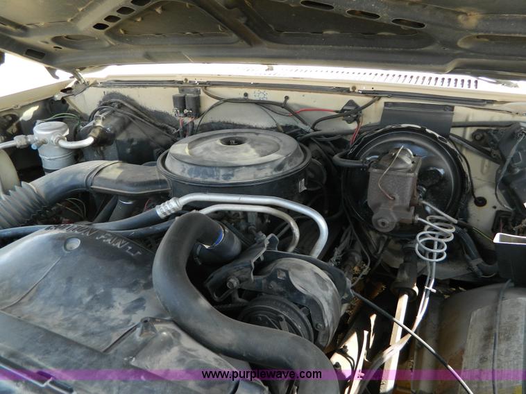 image for item H2477 1988 GMC Suburban 2500 SUV