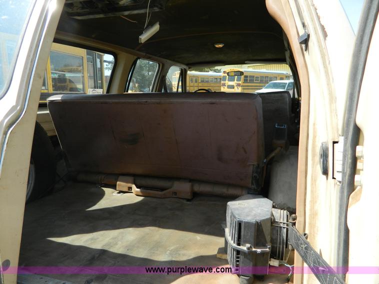 image for item H2477 1988 GMC Suburban 2500 SUV