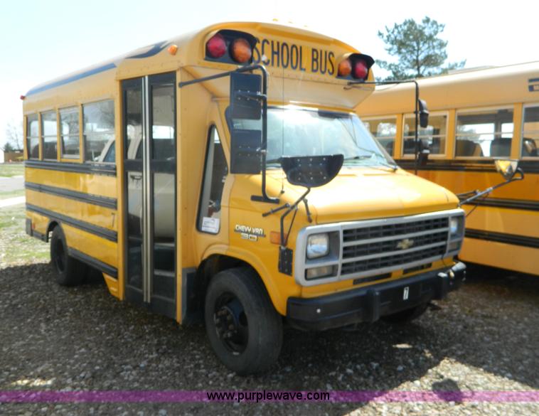 image for item H2478 1996 Chevrolet G30 bus