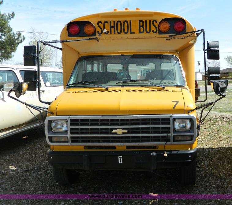 image for item H2478 1996 Chevrolet G30 bus