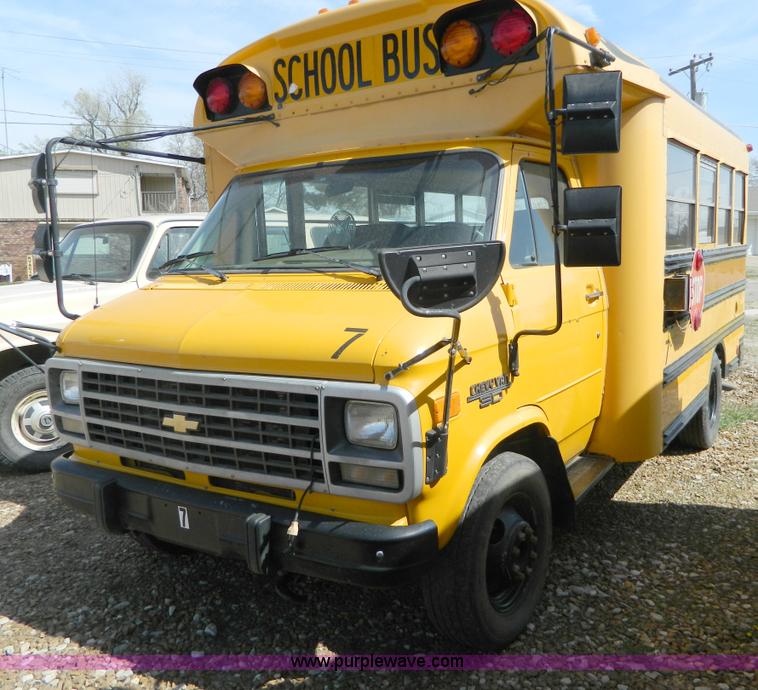 image for item H2478 1996 Chevrolet G30 bus