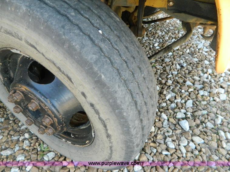 image for item H2479 1993 GMC G3500 Magnavan bus