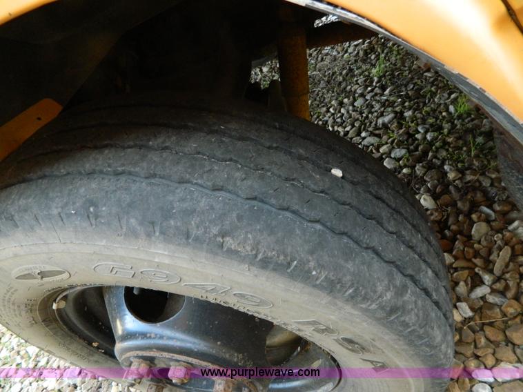 image for item H2479 1993 GMC G3500 Magnavan bus