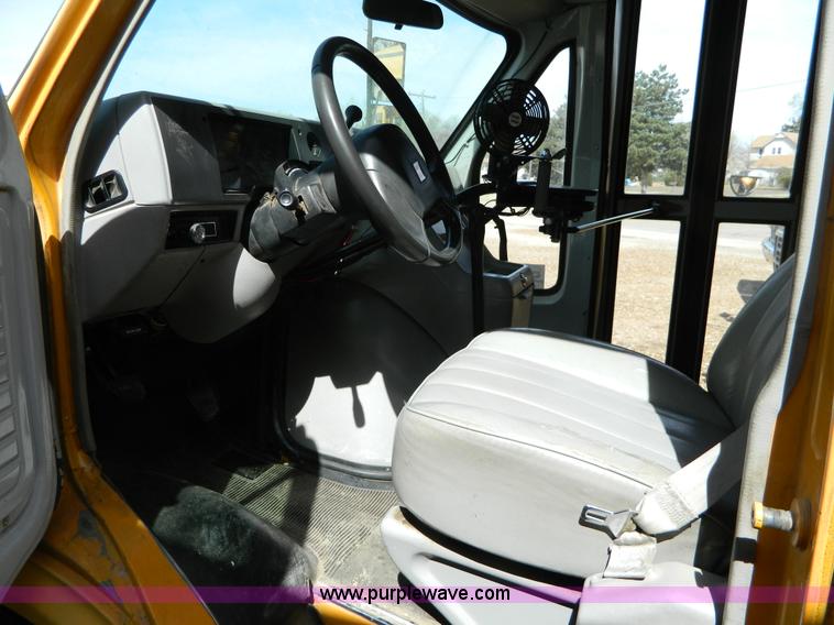 image for item H2479 1993 GMC G3500 Magnavan bus