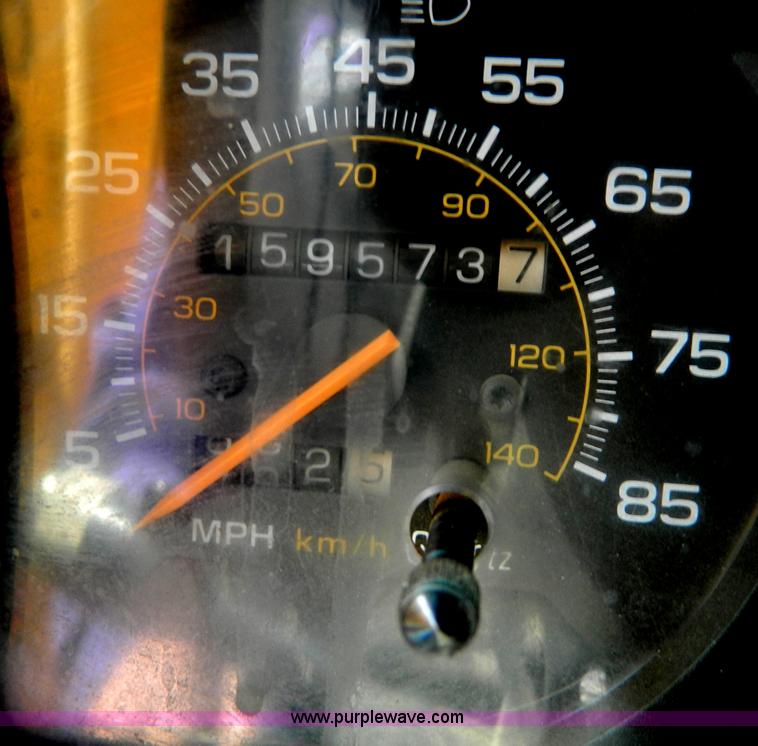 image for item H2479 1993 GMC G3500 Magnavan bus