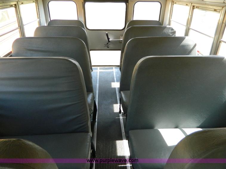 image for item H2479 1993 GMC G3500 Magnavan bus