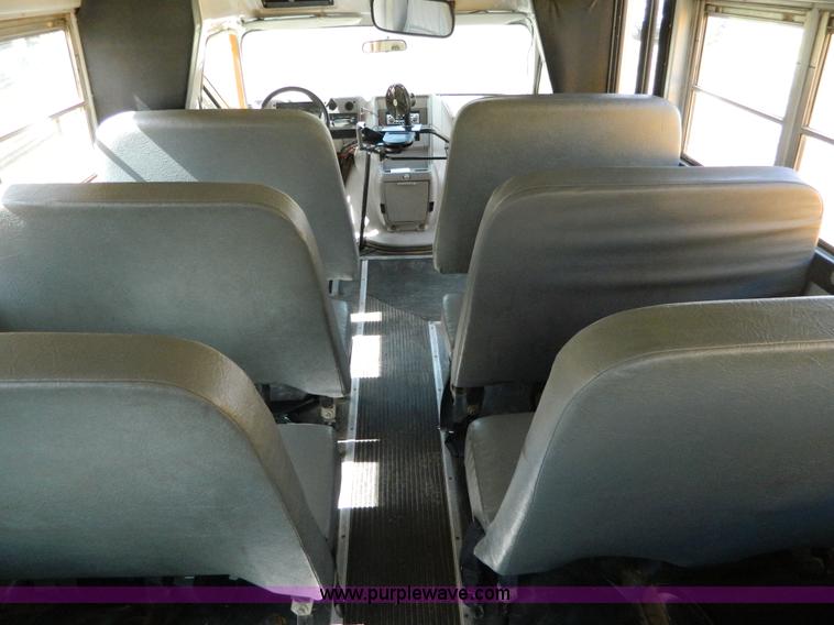 image for item H2479 1993 GMC G3500 Magnavan bus