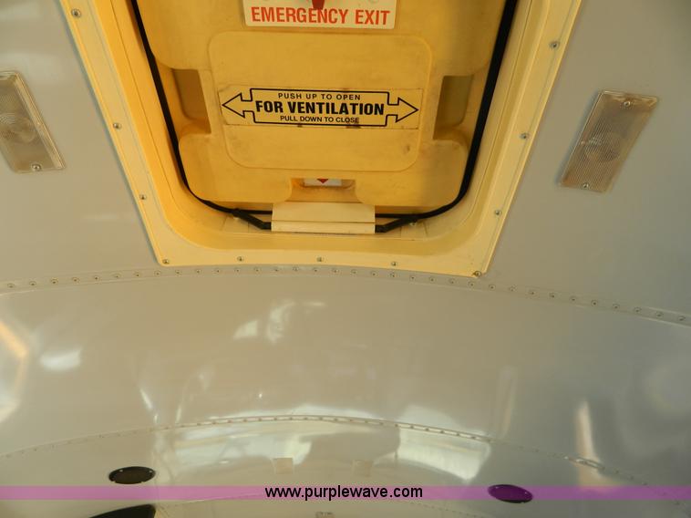 image for item H2479 1993 GMC G3500 Magnavan bus