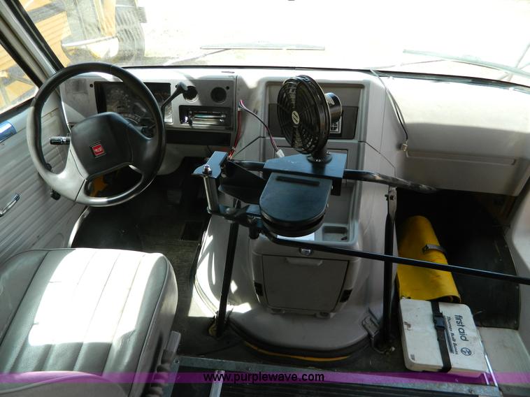 image for item H2479 1993 GMC G3500 Magnavan bus