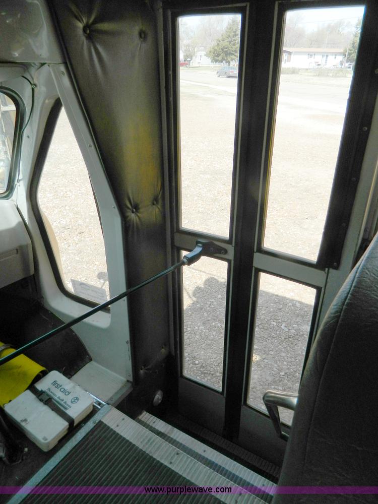 image for item H2479 1993 GMC G3500 Magnavan bus