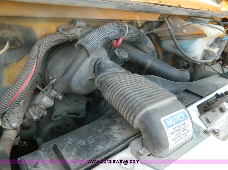 image for item H2479 1993 GMC G3500 Magnavan bus