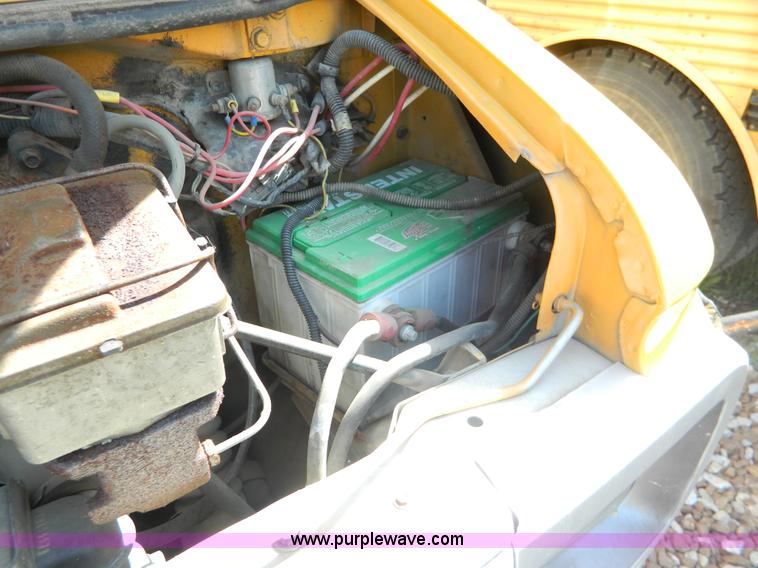 image for item H2479 1993 GMC G3500 Magnavan bus