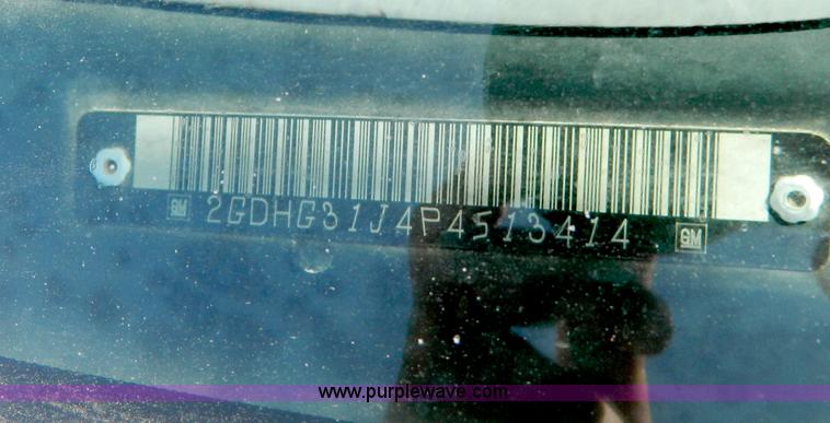 image for item H2479 1993 GMC G3500 Magnavan bus