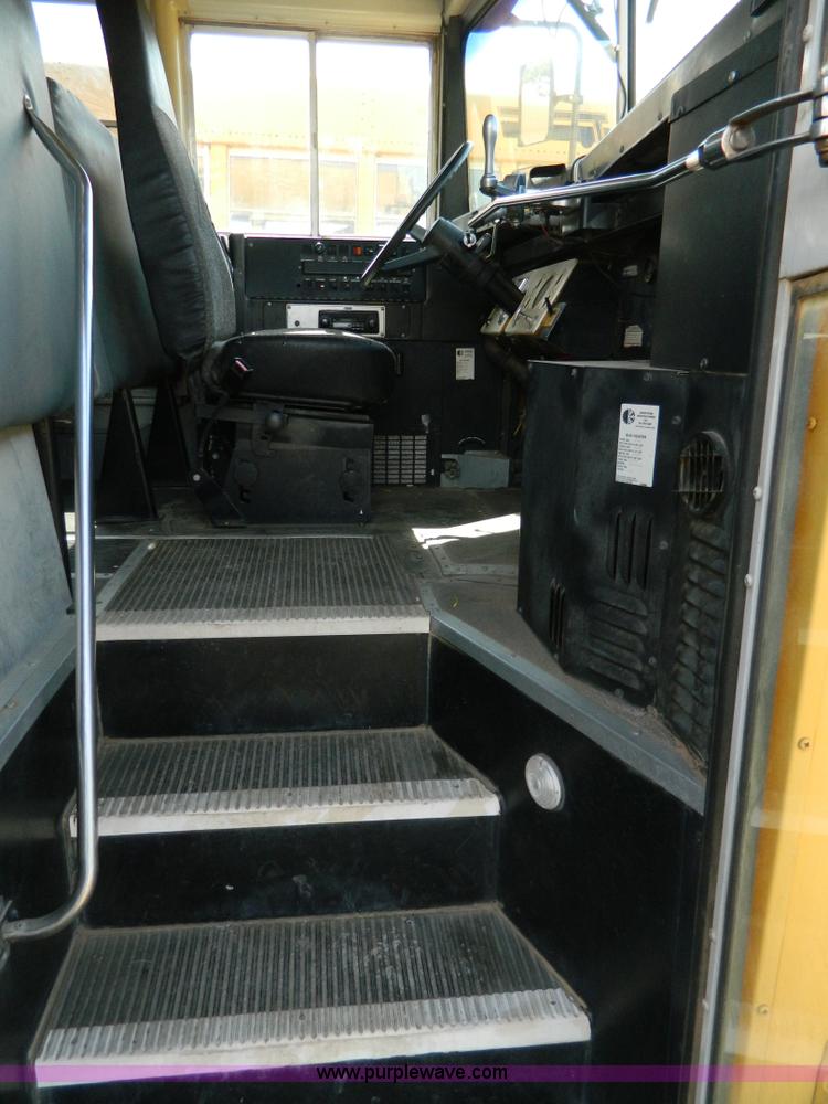 image for item H2480 1995 Ford B700 school bus