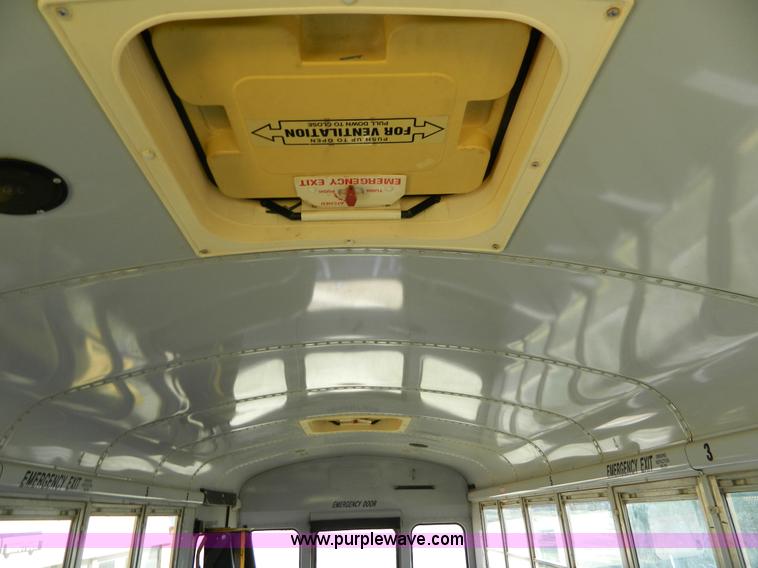 image for item H2480 1995 Ford B700 school bus