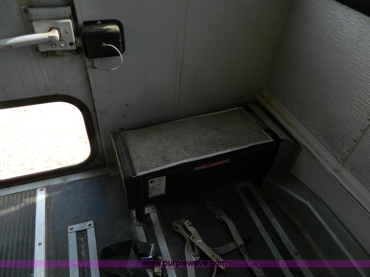 image for item H2480 1995 Ford B700 school bus