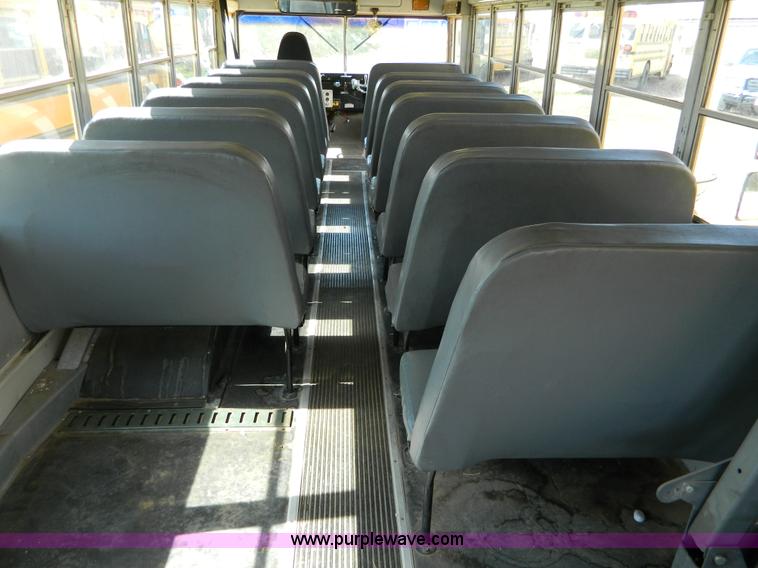 image for item H2480 1995 Ford B700 school bus