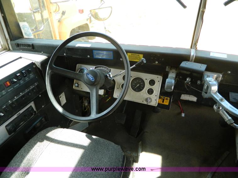 image for item H2480 1995 Ford B700 school bus