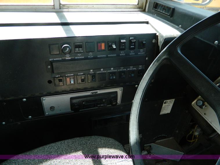 image for item H2480 1995 Ford B700 school bus