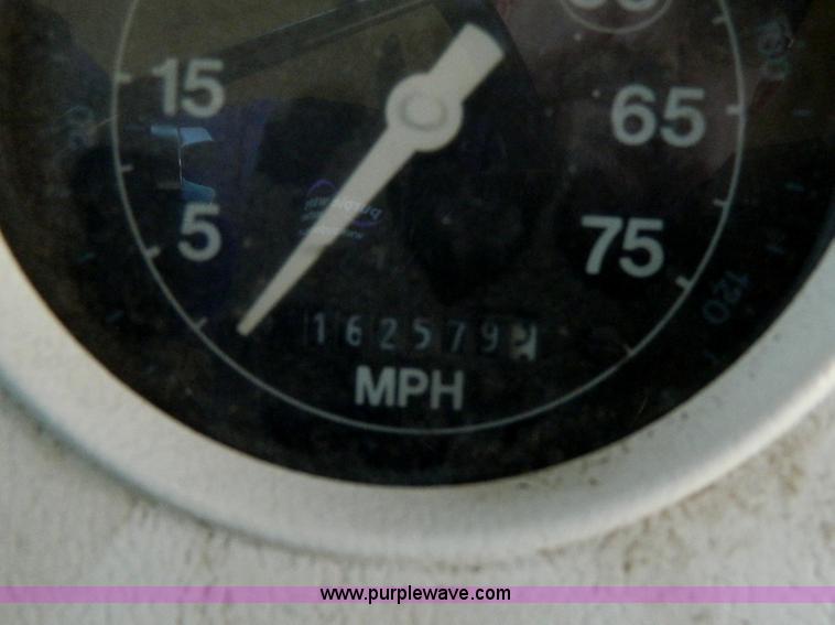 image for item H2480 1995 Ford B700 school bus