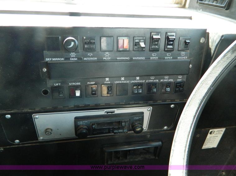 image for item H2480 1995 Ford B700 school bus