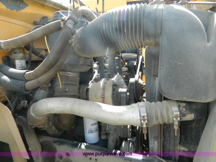 image for item H2480 1995 Ford B700 school bus