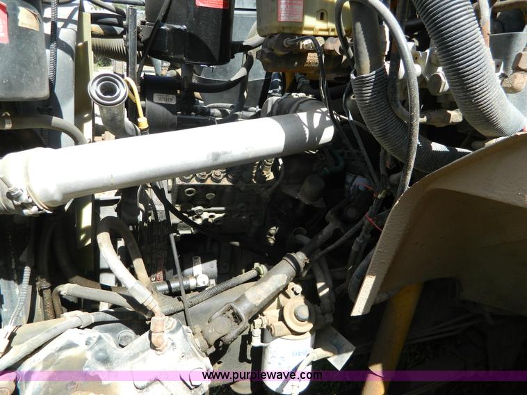 image for item H2480 1995 Ford B700 school bus