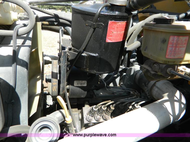 image for item H2480 1995 Ford B700 school bus