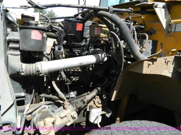 image for item H2480 1995 Ford B700 school bus