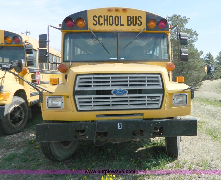 image for item H2481 1993 Ford B700 school bus