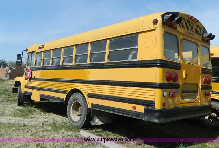 image for item H2481 1993 Ford B700 school bus