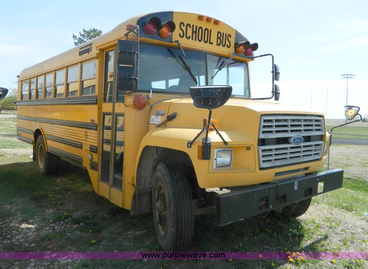 image for item H2481 1993 Ford B700 school bus