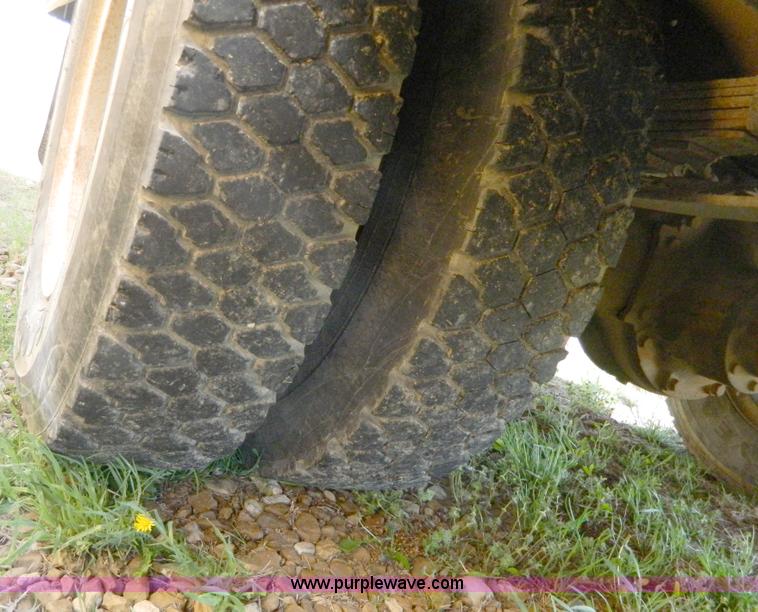 image for item H2481 1993 Ford B700 school bus