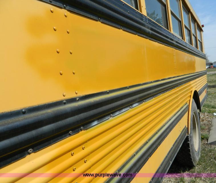 image for item H2481 1993 Ford B700 school bus