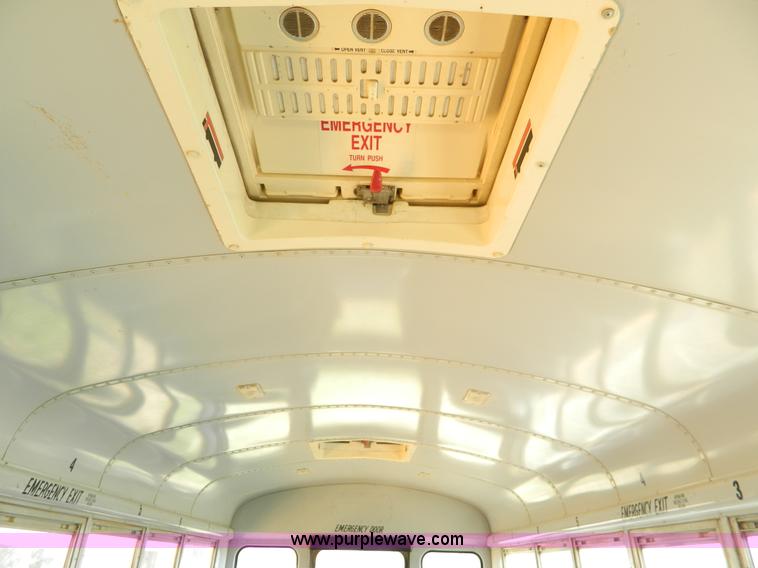 image for item H2481 1993 Ford B700 school bus