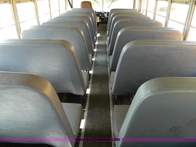 image for item H2481 1993 Ford B700 school bus