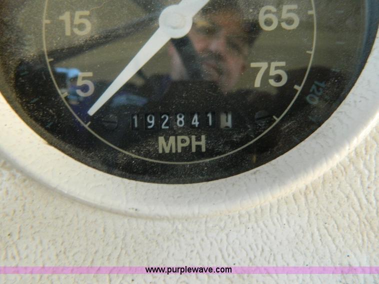 image for item H2481 1993 Ford B700 school bus