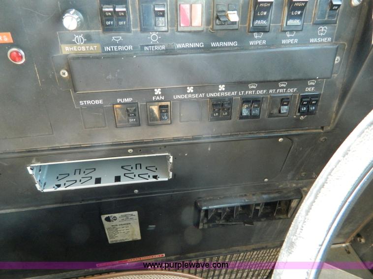 image for item H2481 1993 Ford B700 school bus