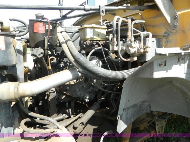 image for item H2481 1993 Ford B700 school bus