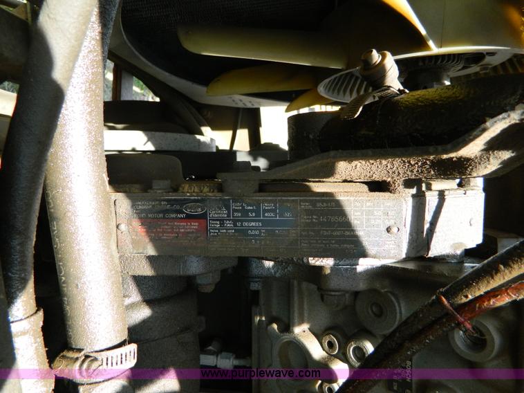 image for item H2481 1993 Ford B700 school bus