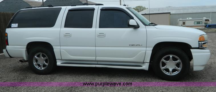 image for item H2482 2004 GMC Yukon Denali XL SVU