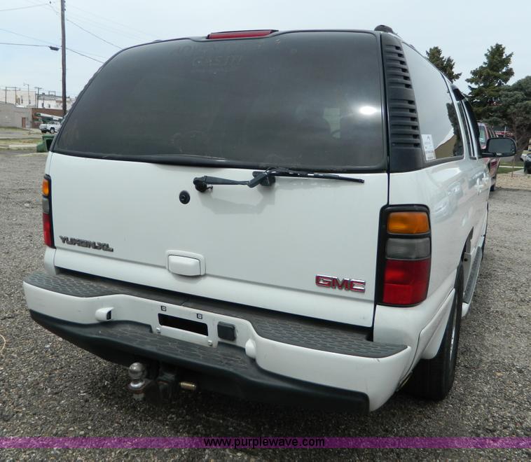 image for item H2482 2004 GMC Yukon Denali XL SVU