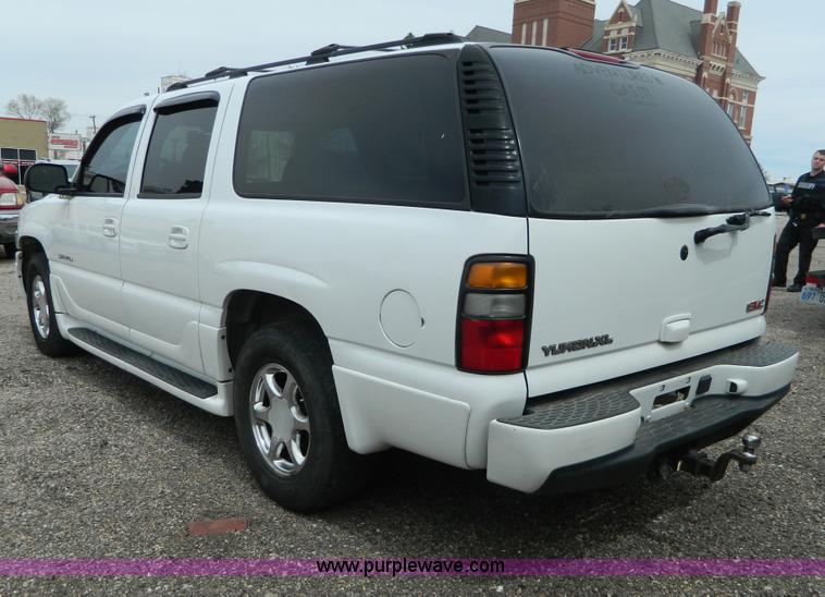 image for item H2482 2004 GMC Yukon Denali XL SVU