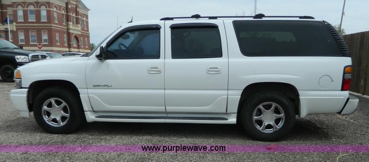 image for item H2482 2004 GMC Yukon Denali XL SVU