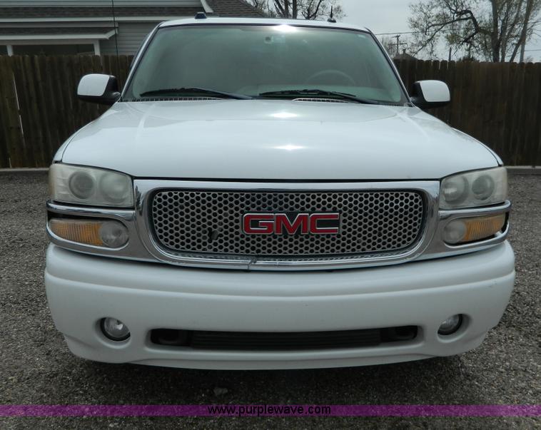 image for item H2482 2004 GMC Yukon Denali XL SVU